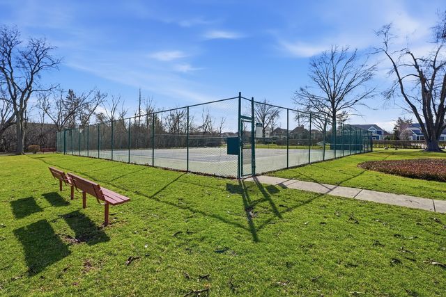 6443 Clarendon Hills Road 402, Willowbrook, IL 60527