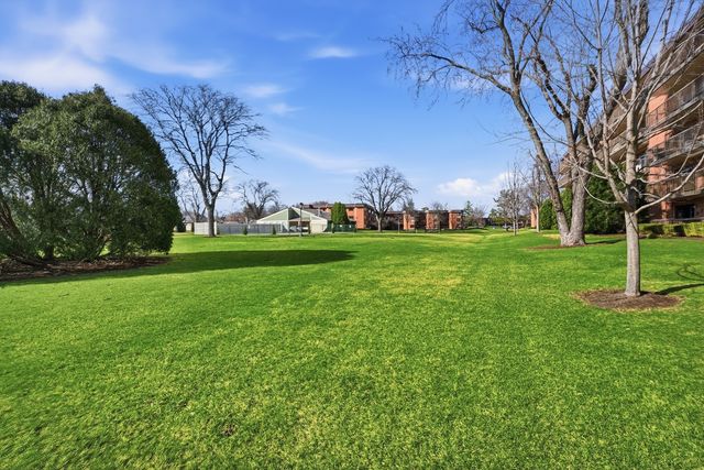 6443 Clarendon Hills Road 402, Willowbrook, IL 60527