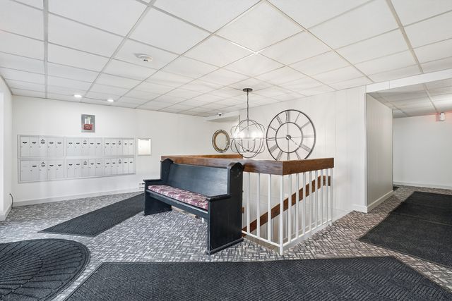 6443 Clarendon Hills Road 402, Willowbrook, IL 60527