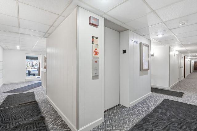 6443 Clarendon Hills Road 402, Willowbrook, IL 60527