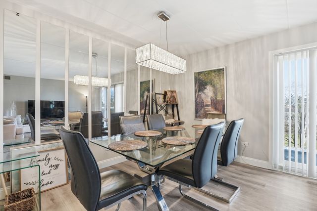 6443 Clarendon Hills Road 402, Willowbrook, IL 60527