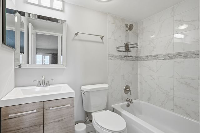 6443 Clarendon Hills Road 402, Willowbrook, IL 60527