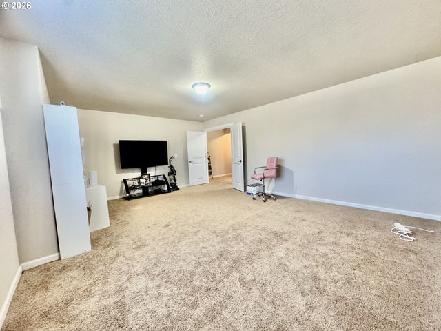 277 Sw MT RAINIER St, Mc Minnville, OR 97128