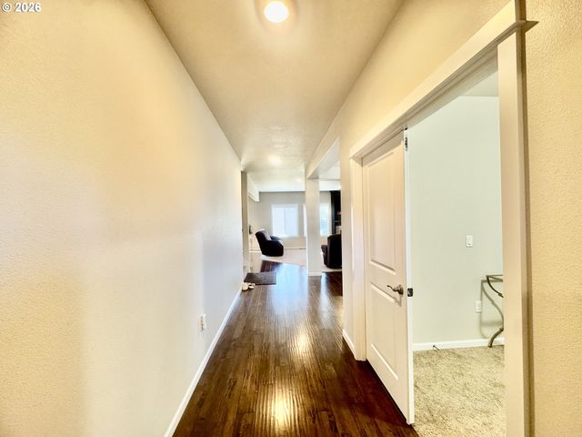 277 Sw MT RAINIER St, Mc Minnville, OR 97128