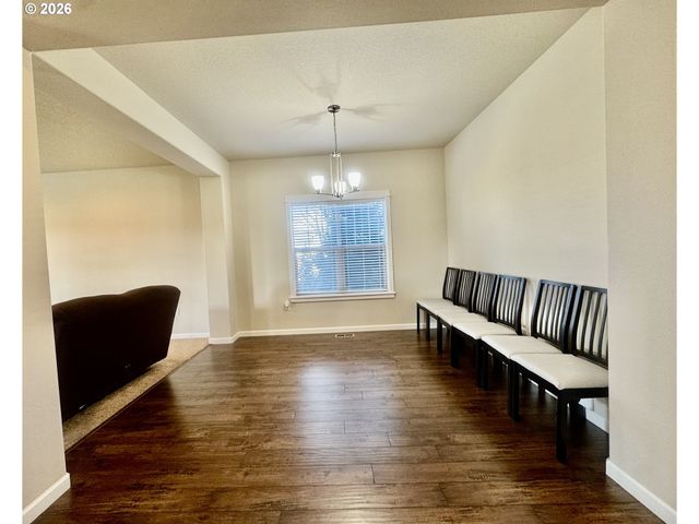 277 Sw MT RAINIER St, Mc Minnville, OR 97128