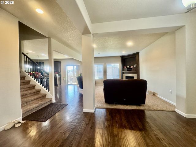 277 Sw MT RAINIER St, Mc Minnville, OR 97128