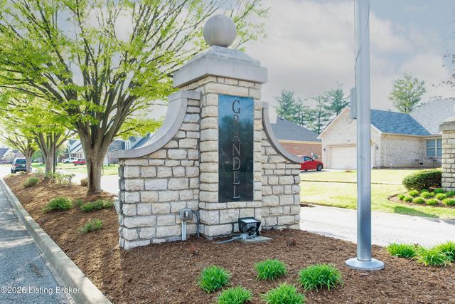 6710 Grandfield Rd, Louisville, KY 40258