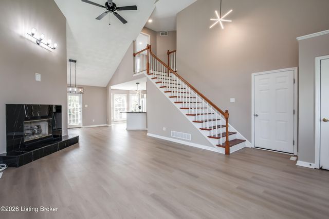 6710 Grandfield Rd, Louisville, KY 40258