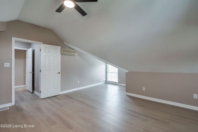 6710 Grandfield Rd, Louisville, KY 40258