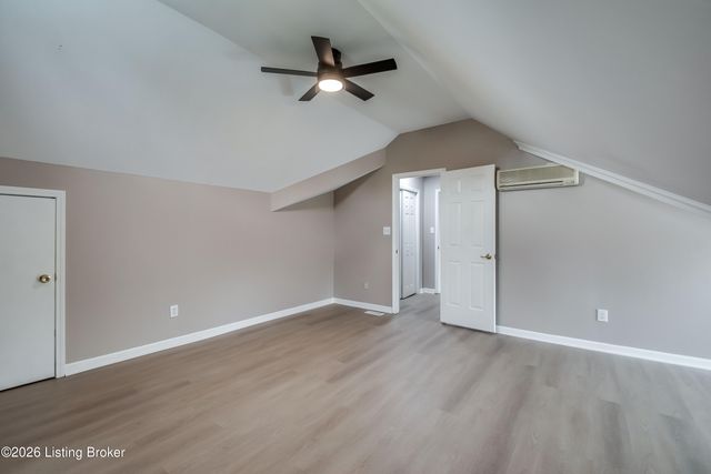 6710 Grandfield Rd, Louisville, KY 40258