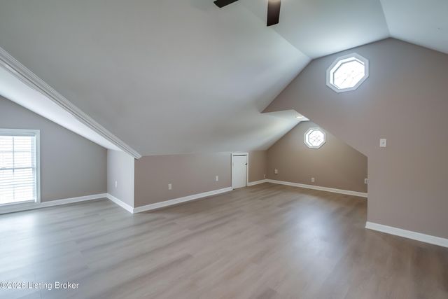 6710 Grandfield Rd, Louisville, KY 40258