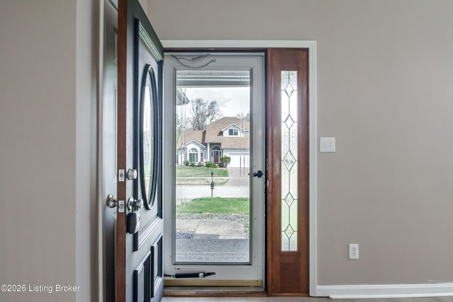 6710 Grandfield Rd, Louisville, KY 40258