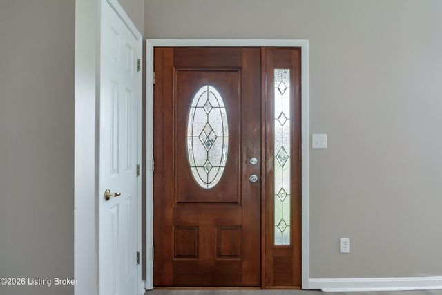 6710 Grandfield Rd, Louisville, KY 40258