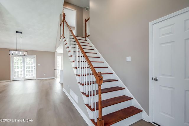 6710 Grandfield Rd, Louisville, KY 40258