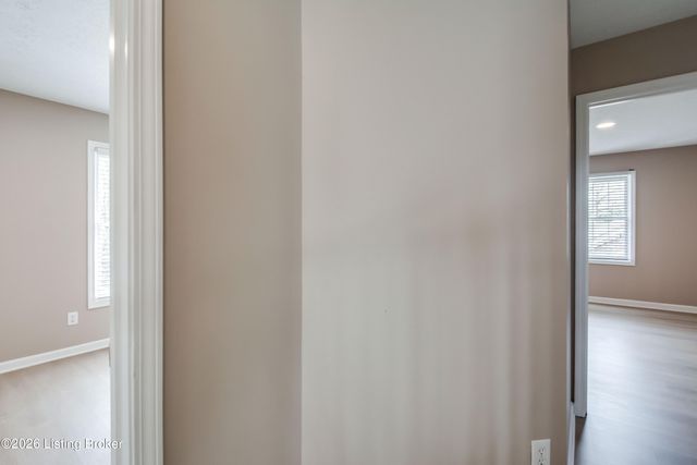 6710 Grandfield Rd, Louisville, KY 40258