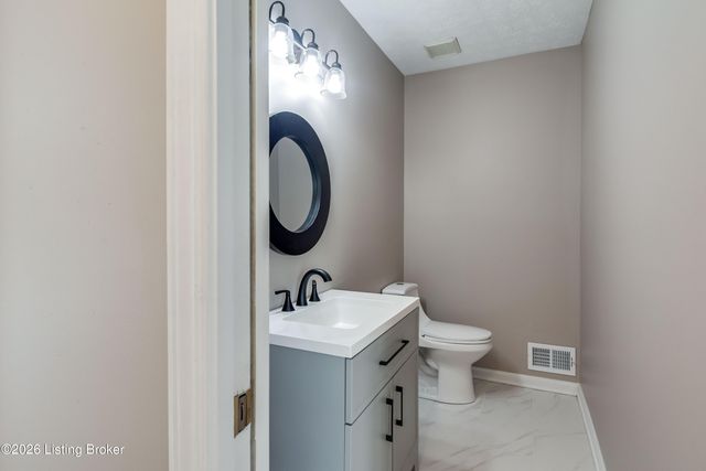 6710 Grandfield Rd, Louisville, KY 40258