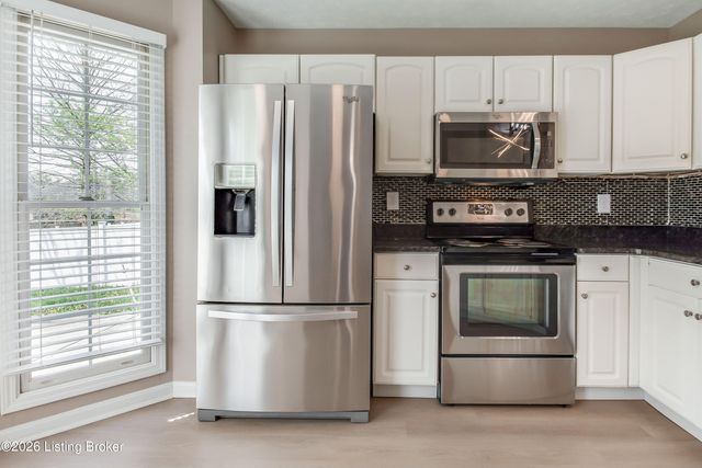 6710 Grandfield Rd, Louisville, KY 40258