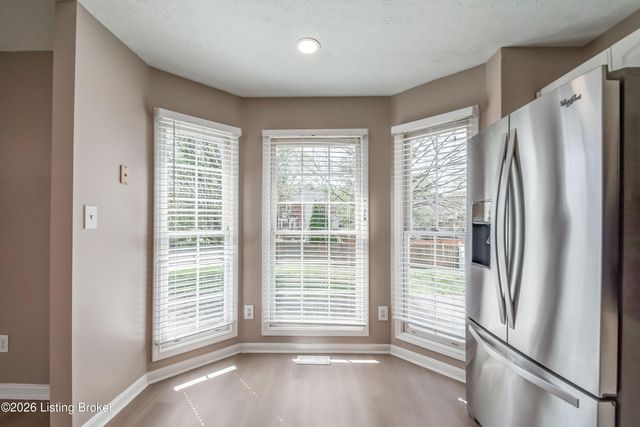 6710 Grandfield Rd, Louisville, KY 40258