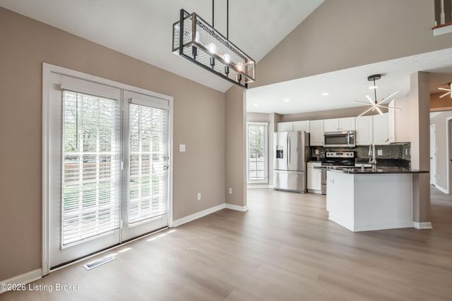 6710 Grandfield Rd, Louisville, KY 40258