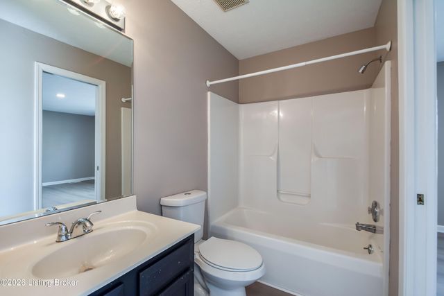 6710 Grandfield Rd, Louisville, KY 40258