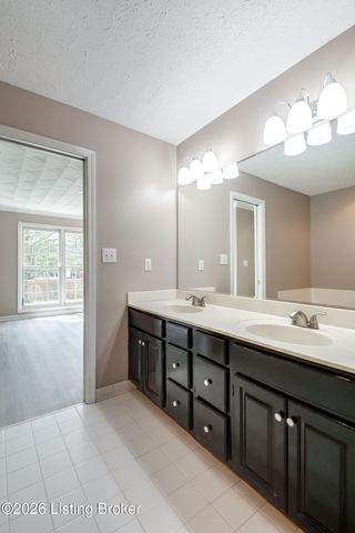 6710 Grandfield Rd, Louisville, KY 40258