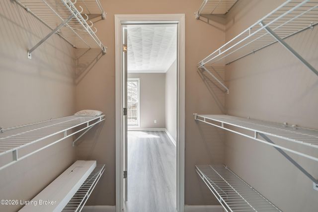 6710 Grandfield Rd, Louisville, KY 40258