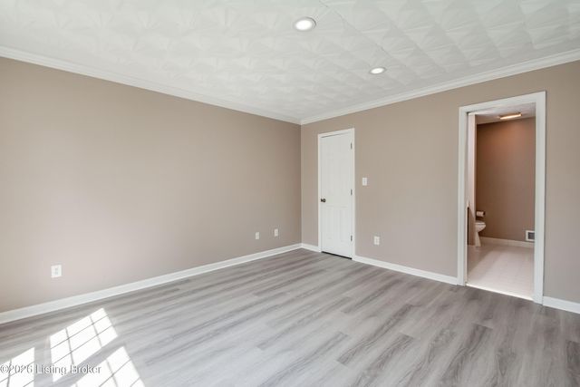 6710 Grandfield Rd, Louisville, KY 40258