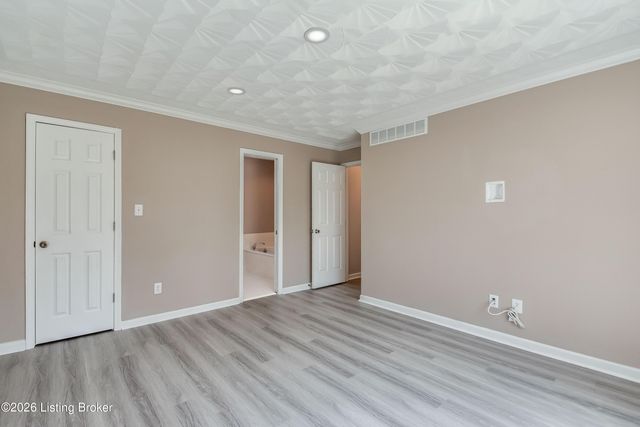 6710 Grandfield Rd, Louisville, KY 40258