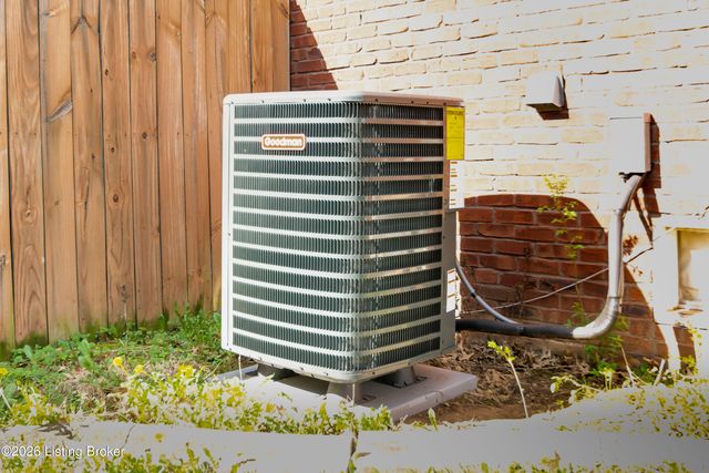 6710 Grandfield Rd, Louisville, KY 40258