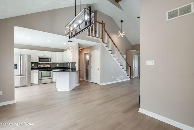 6710 Grandfield Rd, Louisville, KY 40258