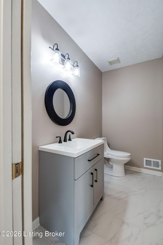 6710 Grandfield Rd, Louisville, KY 40258