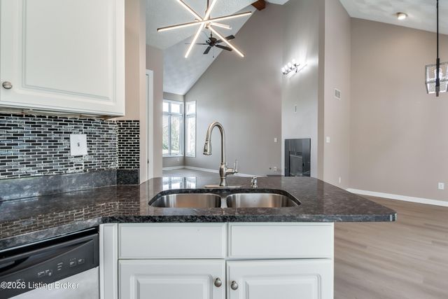 6710 Grandfield Rd, Louisville, KY 40258