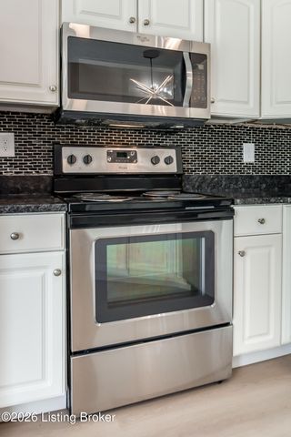 6710 Grandfield Rd, Louisville, KY 40258