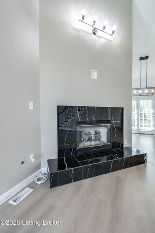 6710 Grandfield Rd, Louisville, KY 40258