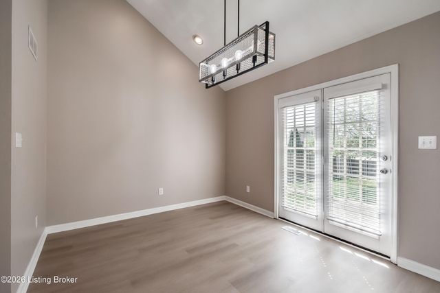 6710 Grandfield Rd, Louisville, KY 40258