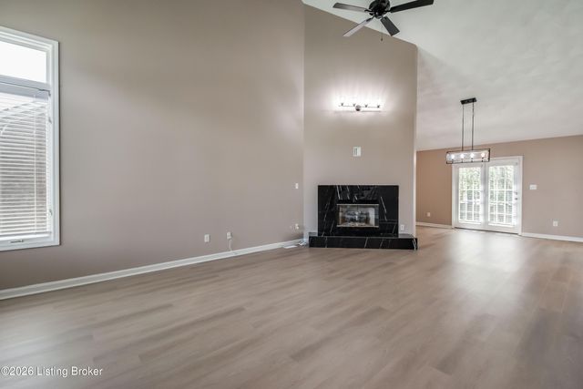 6710 Grandfield Rd, Louisville, KY 40258