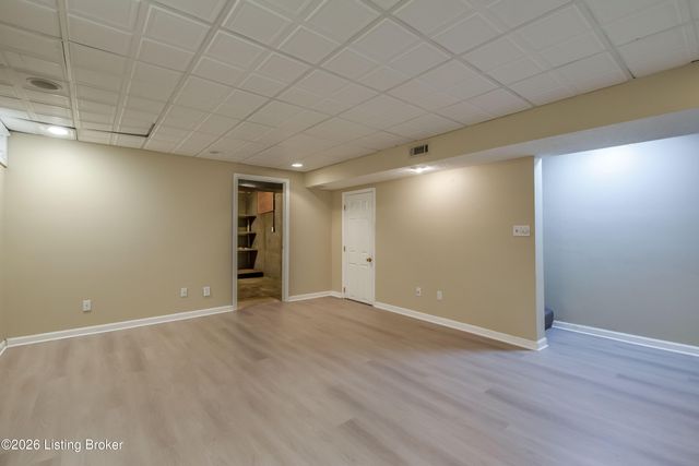 6710 Grandfield Rd, Louisville, KY 40258