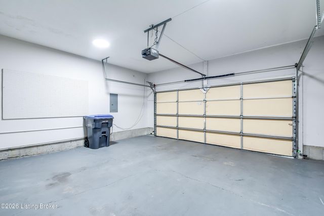 6710 Grandfield Rd, Louisville, KY 40258