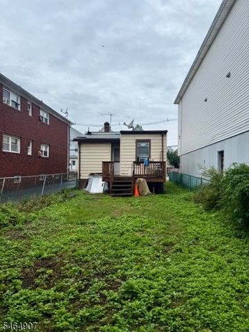 218 Florida St, Elizabeth City, NJ 07206