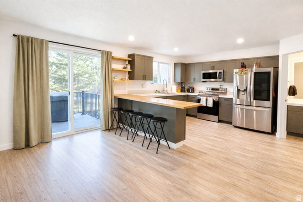 Image 3 of property listing at 615 S PLUM CREEK LN, Ogden, UT 84404