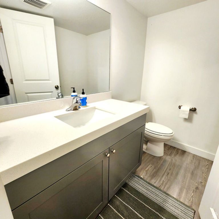 Image 5 of property listing at 615 S PLUM CREEK LN, Ogden, UT 84404