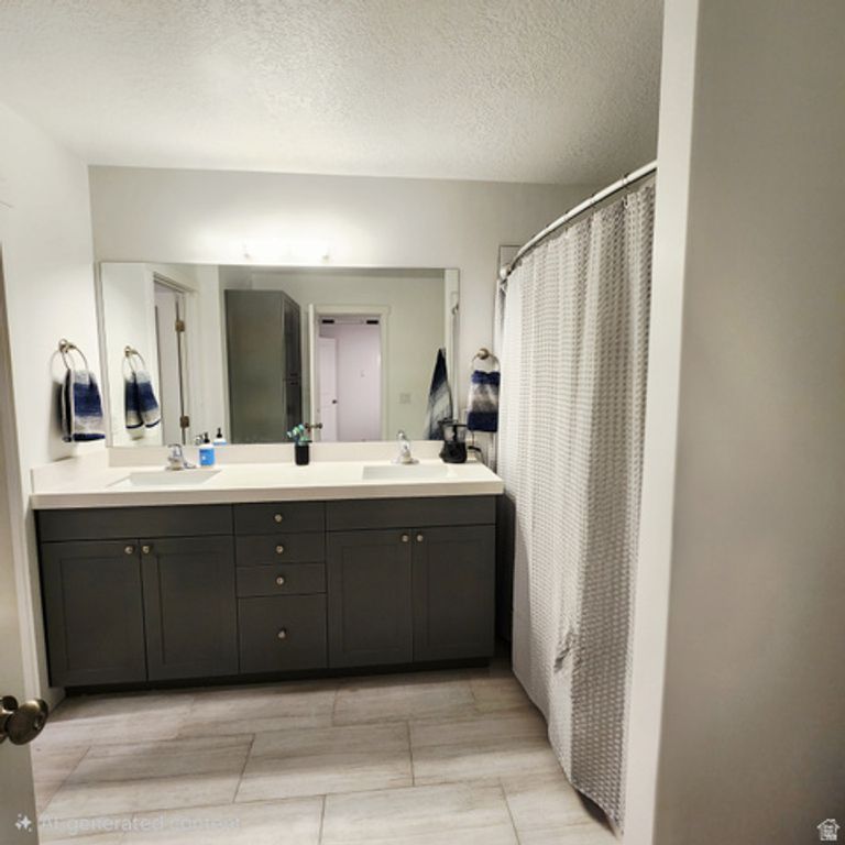 Image 8 of property listing at 615 S PLUM CREEK LN, Ogden, UT 84404