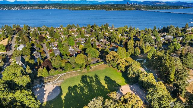 4839 NE 43rd Street, Seattle, WA 98105