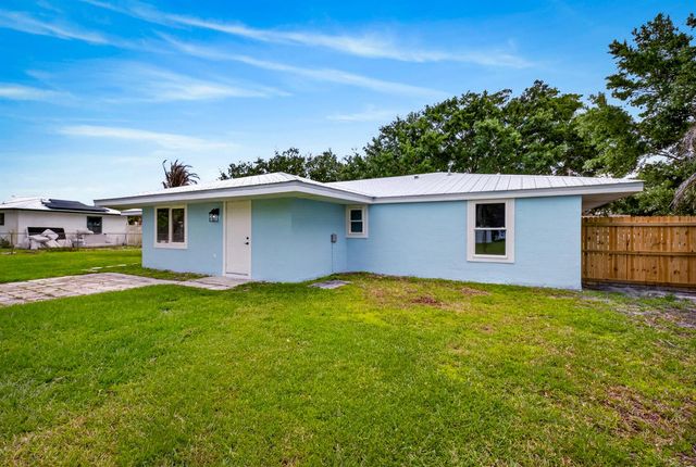 1451 SE Grapeland Avenue, Port St. Lucie, FL 34952