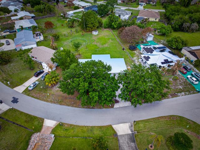 1451 SE Grapeland Avenue, Port St. Lucie, FL 34952