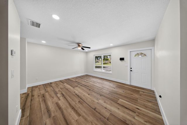1451 SE Grapeland Avenue, Port St. Lucie, FL 34952