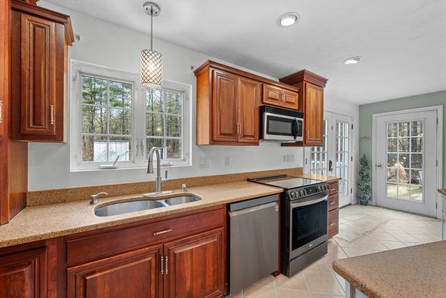 97 Apple Rd, Brimfield, MA 01010