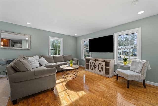 97 Apple Rd, Brimfield, MA 01010