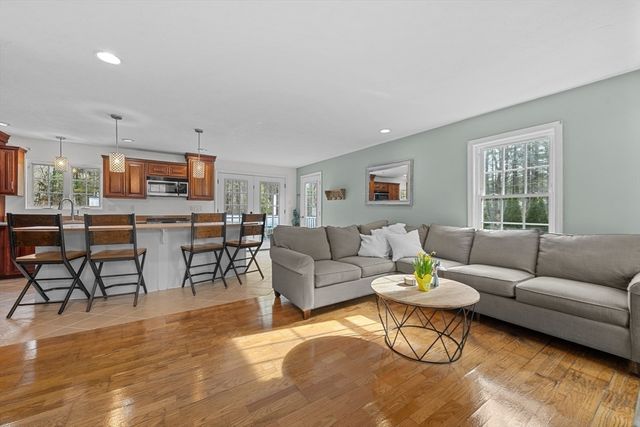 97 Apple Rd, Brimfield, MA 01010