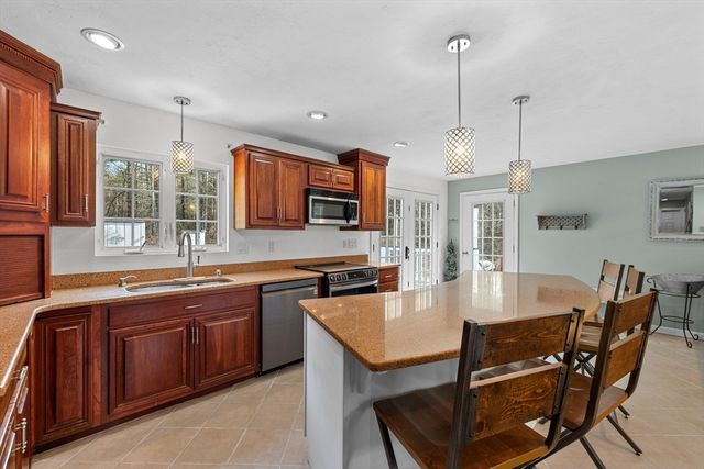 97 Apple Rd, Brimfield, MA 01010